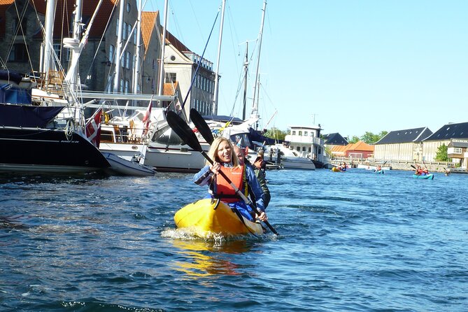 2 Hours Guided Kayak Tour in Copenhagen Harbor - Seeing the palace front from a kayak