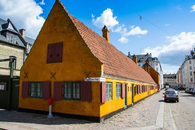 3h walking tour, small group max 10 people Copenhagen - Royal Copenhagen at Amalienborg Palace