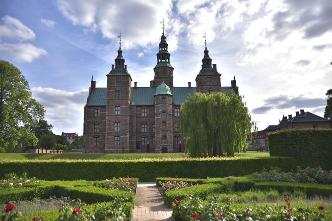 3h walking tour, small group max 10 people Copenhagen - Christiansborg and the machinery of government