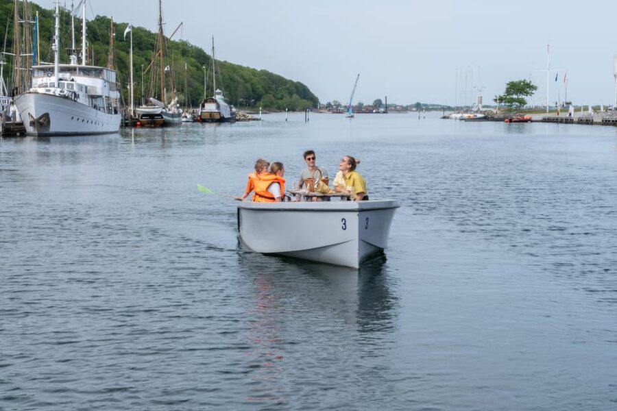 Aarhus: 1 or 1,5 Hour Boat Rental - No License Required - Cruising Basin 2 and Aarhus Marina