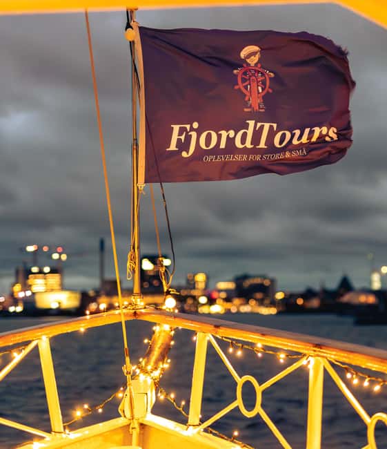 Aarhus: Guided Harbor Cruise with Iconic Landmarks & Aarhus - Boarding beside DOKK1 for a quick look at Aarhus