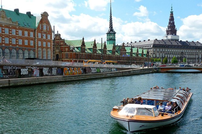 Arrival Transfer: Airport CPH to Copenhagen by Luxury Van - What the airport meeting should feel like