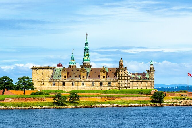 Castles of Kronborg and Frederiksborg from Copenhagen by Car - The 5.5-hour audio-guided alternative