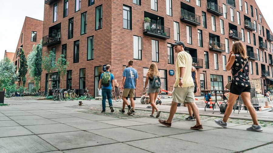 Copenhagen: 1.5-hour Private Walking Tour of Christianshavn - Canals, narrow houses, and slow-moving boats