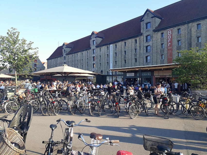Copenhagen: 2,5-Hour 'Must See' Bike Tour with a Local Guide - Copenhagen City Hall and the city center