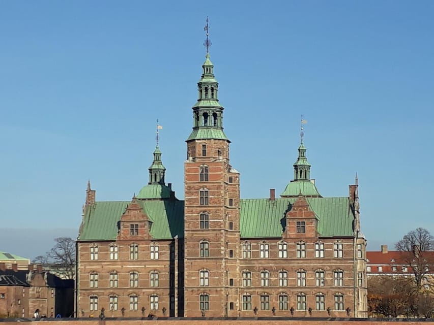 Copenhagen: 2,5-Hour 'Must See' Bike Tour with a Local Guide - Nyhavn, the harbor, and the classic Copenhagen view
