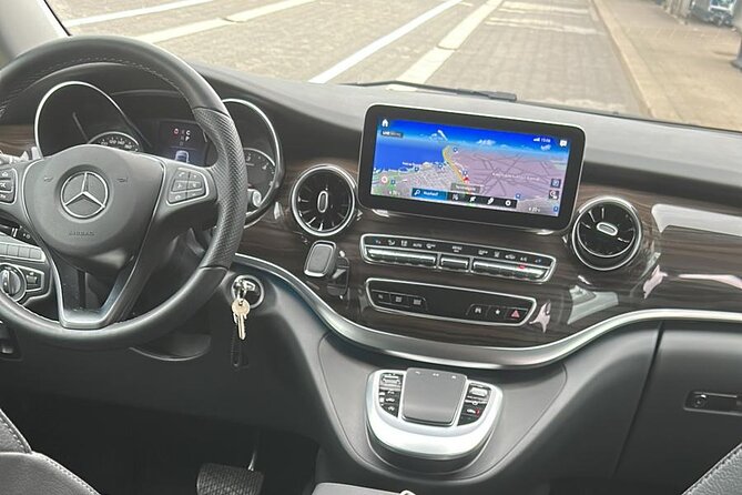 Copenhagen Airport Transfer Service | English Speaking Driver - Flight tracking and the 45-minute waiting rule