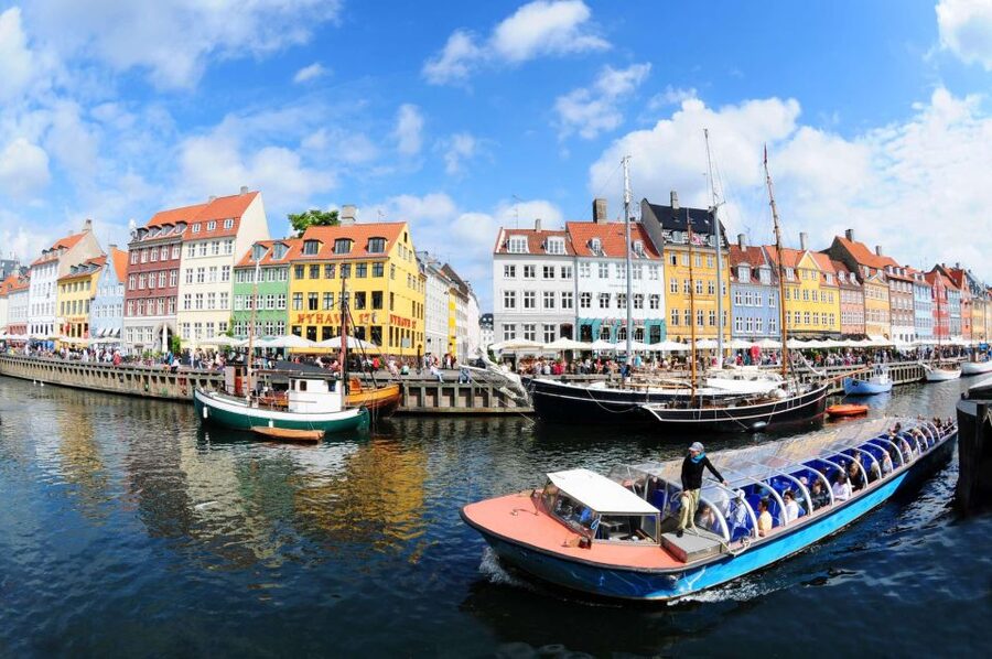Copenhagen: Canal Boat Cruise & Old Town/Nyhavn Walking Tour - City Hall, the Cathedral, and the Round Tower
