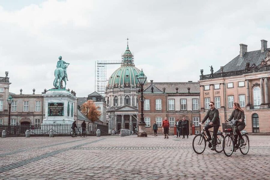 Copenhagen & Christiania : Guided Bike Tour in French - Key points to know before you book