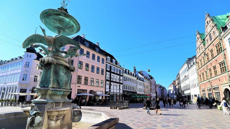 Copenhagen & Christiania : Guided Bike Tour in French - Christiania and Copenhagen’s alternative side
