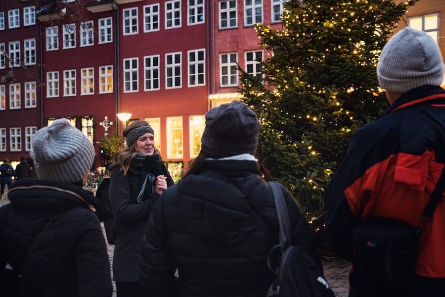 Copenhagen: Christmas Walking Tour with Treats and Drinks - Key points at a glance
