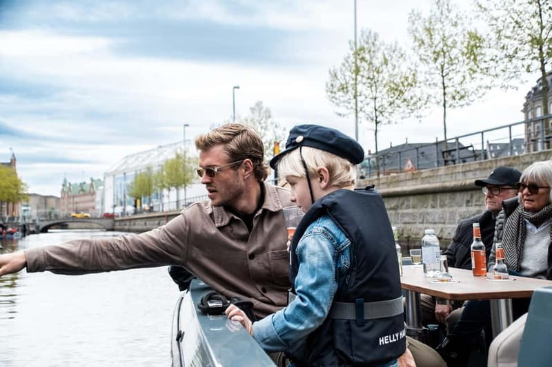 Copenhagen: Electric Canal Tour with Guide and Hot Drink - Key things to know before boarding