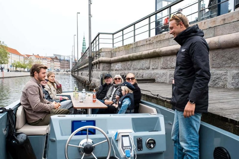 Copenhagen: Electric Canal Tour with Guide and Hot Drink - Børsen and the marks left by fire