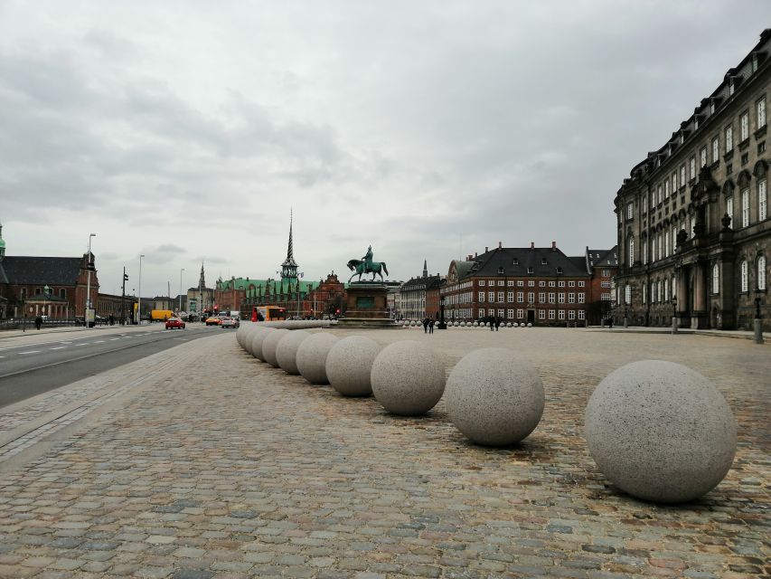 Copenhagen: Guided Walking Tour - Rosenborg Castle and the royal quarter