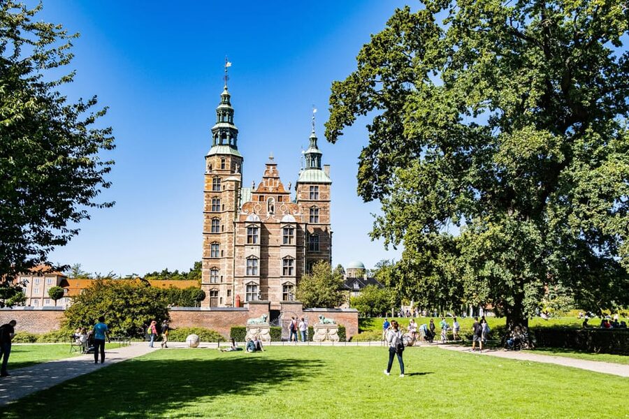 Copenhagen: Hygge & Highlights Walking Tour with Local Guide - The Round Tower and a central city finish