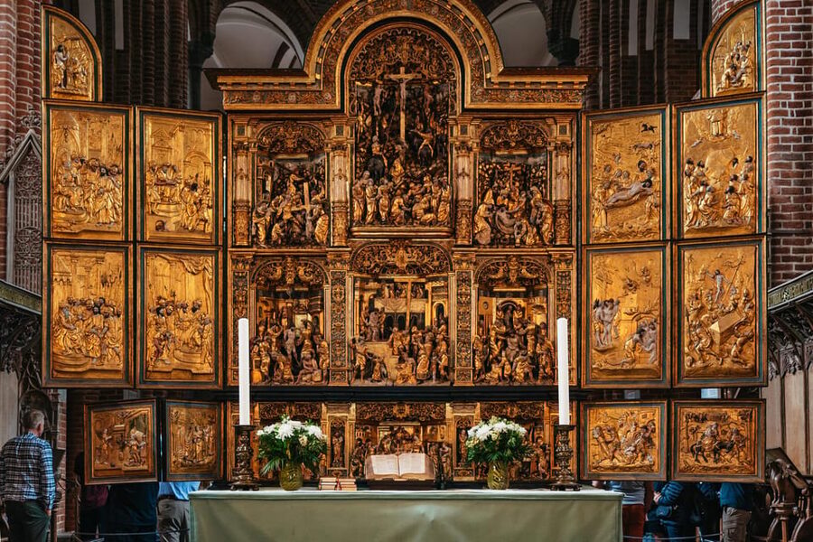 Copenhagen: Kronborg, Frederiksborg Castle and Roskilde Tour - How the guide affects the experience