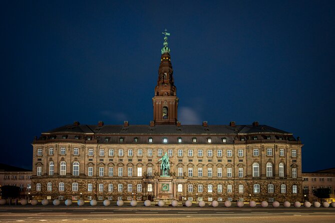 Copenhagen Photography Masterclass - Private Photography Lesson - Christiansborg Palace and Christianshavn’s local setting