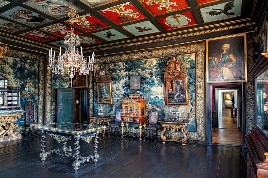 Copenhagen: Rosenborg Castle Entry Ticket - The Treasury, crowns, and royal regalia
