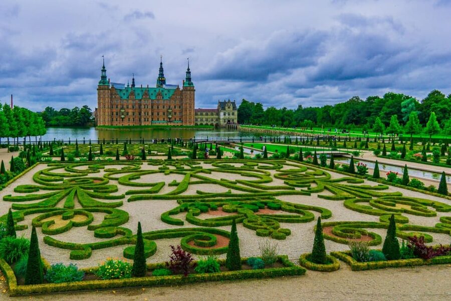Copenhagen: Rosenborg Castle Tour with Skip-the-Line Ticket - Crown jewels, silver lions, and Venetian glass