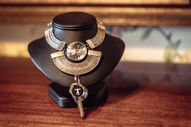 Da Vinci Escape Room - Game masters who keep the room moving