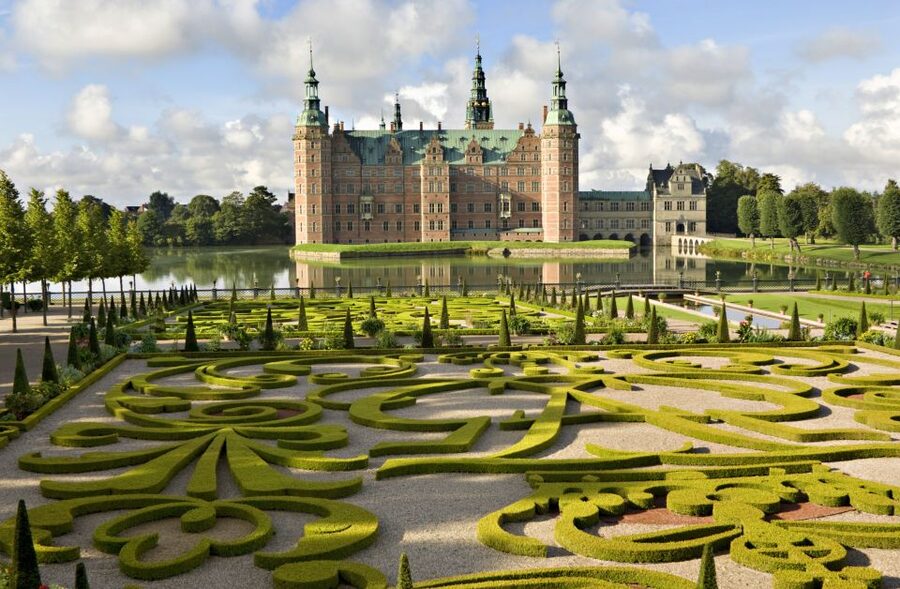 From Copenhagen: Private Frederiksborg Castle Tour - Inside the 105-minute palace visit