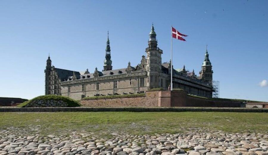 Kronborg Castle Entry Ticket - Walking the ramparts above Øresund