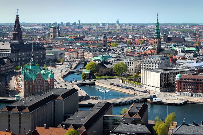Private Copenhagen Walking and Boating Tour - The one-hour canal cruise