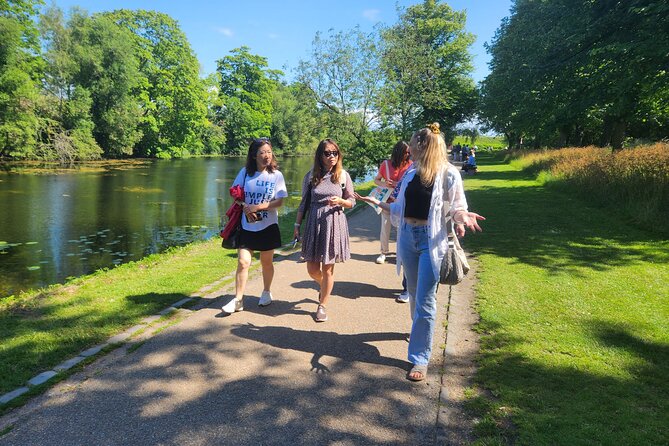 Private Walk & Canal Tour: Highlights + Changing of the Guards - Christiansborg and the Black Diamond
