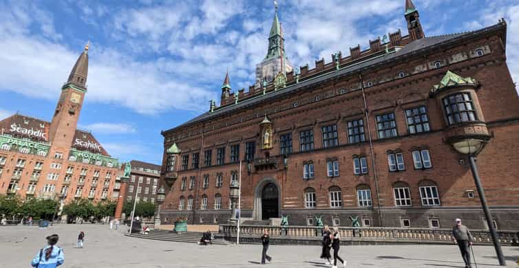 Stroll through the heart of Copenhagen - private guided tour in French - Gammel Strand and the city beside the water