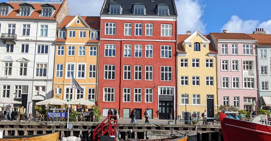 Stroll through the heart of Copenhagen - private guided tour in French - City Hall Square and Copenhagen’s public face