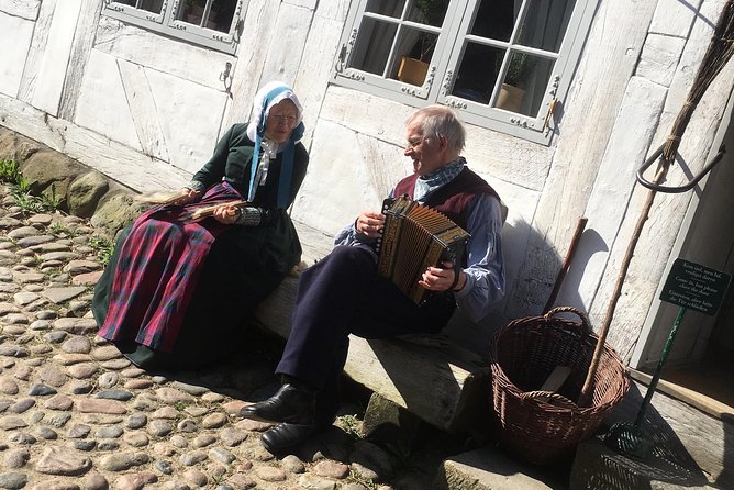 Time travel in Aarhus - What the small group changes
