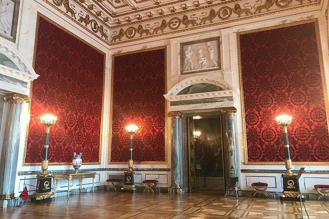 walking tour - Copenhagen and Christiansborg 3 hours - Gammeltorv and Nytorv, two squares with one story